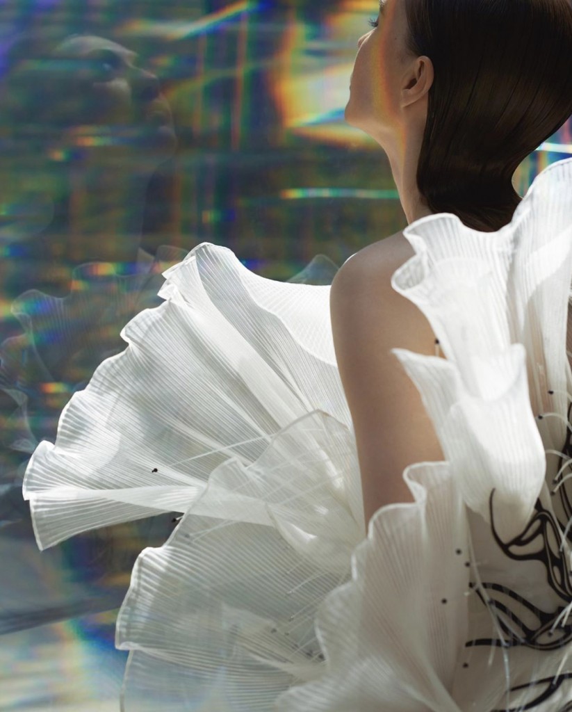 Iris Van Herpen представила коллекцию Haute Couture 2021, состоящую из одного платья