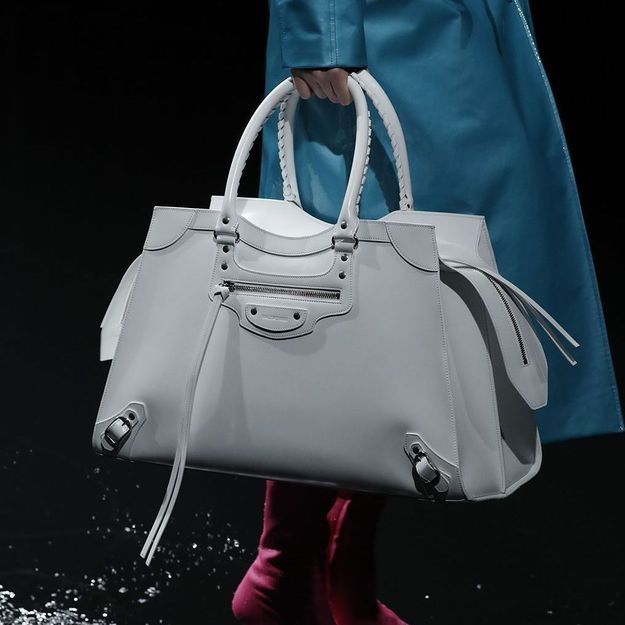 Объект желания: современная интерпретация культовой сумки Classic от Balenciaga