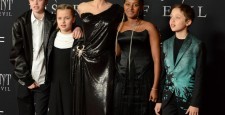 Анджелина Джоли: как она прожила период самоизоляции с шестью детьми