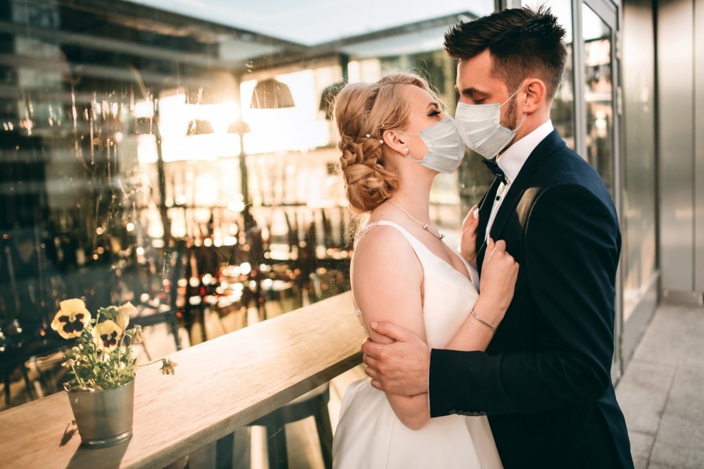 Как безопасно сыграть свадьбу во время мировой пандемии COVID-19?