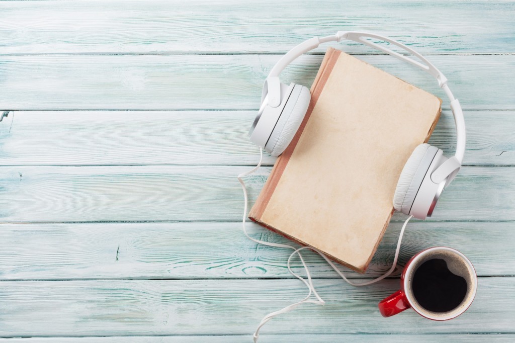 Что послушать: 7 лучших аудиокниг