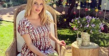 Эмма Робертс беременна: милые фото с baby shower