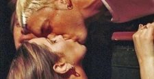 История фотографии поцелуя Эминема с фанаткой в 1999