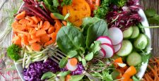 Как приготовить витаминный салат?