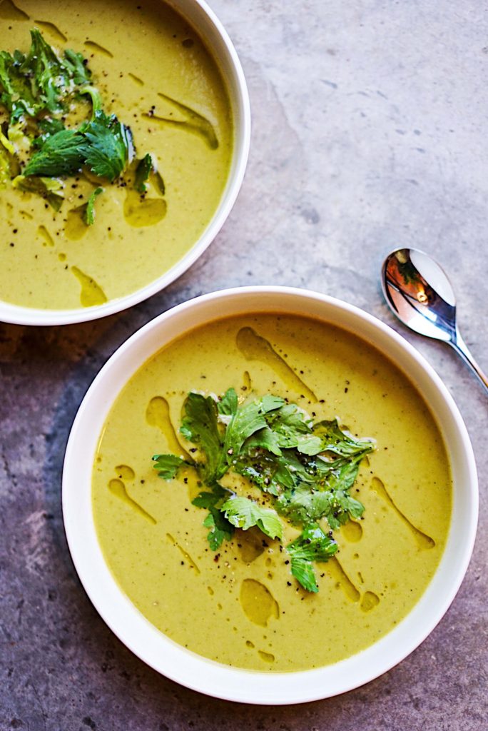 Зеленый суп из йогурта: креативный обед