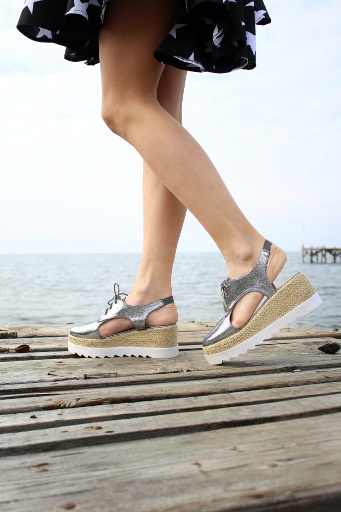 Как подобрать летнюю обувь тем, у кого отекают ноги?