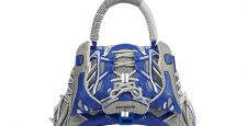 Момент моды: Balenciaga представил сумку, созданную из кроссовок