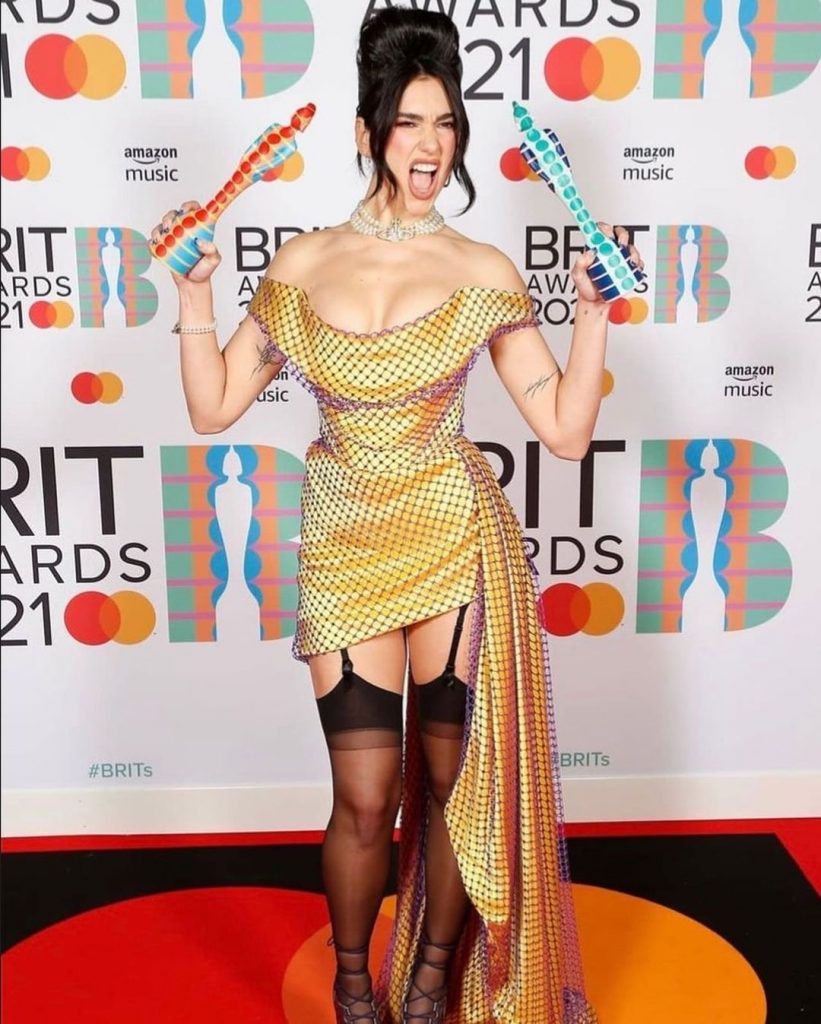 BRIT Awards 2021: самые яркие образы церемонии