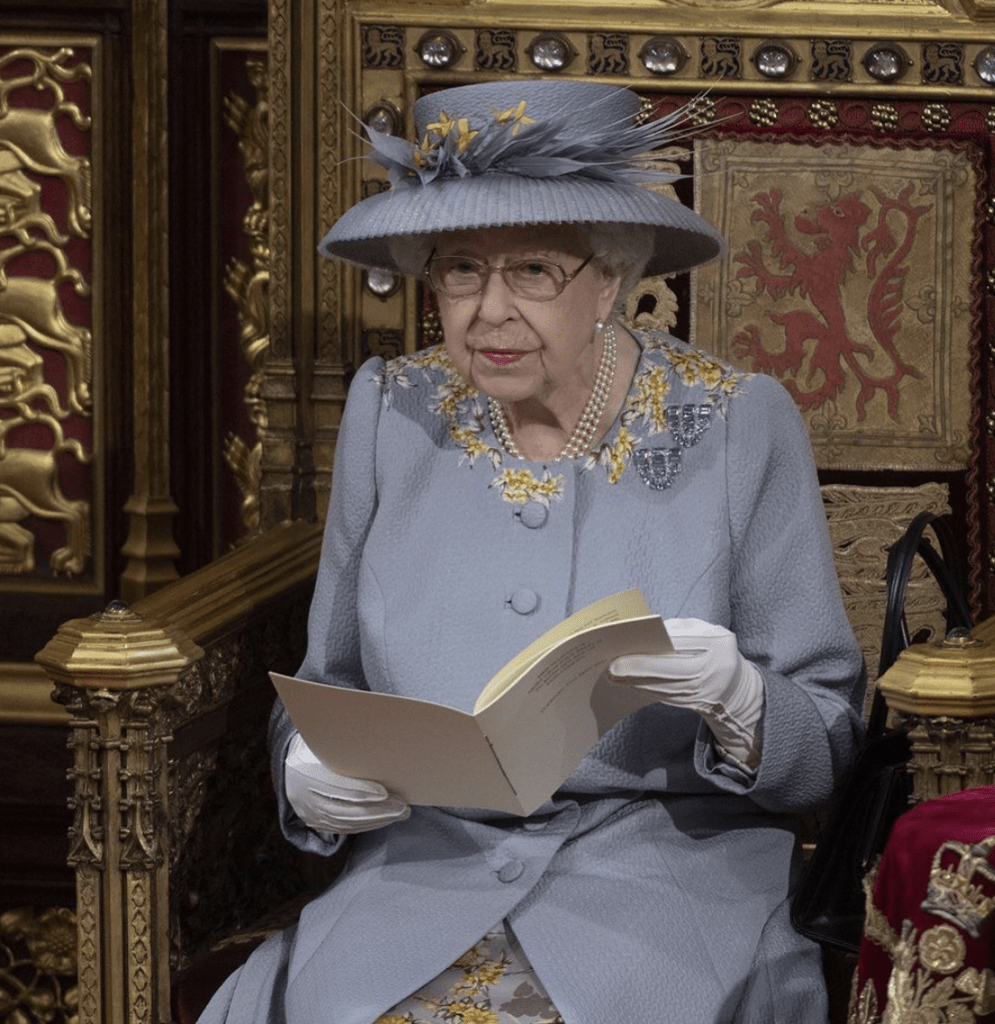 Очередная потеря: Елизавета II тяжело переживает еще одну смерть