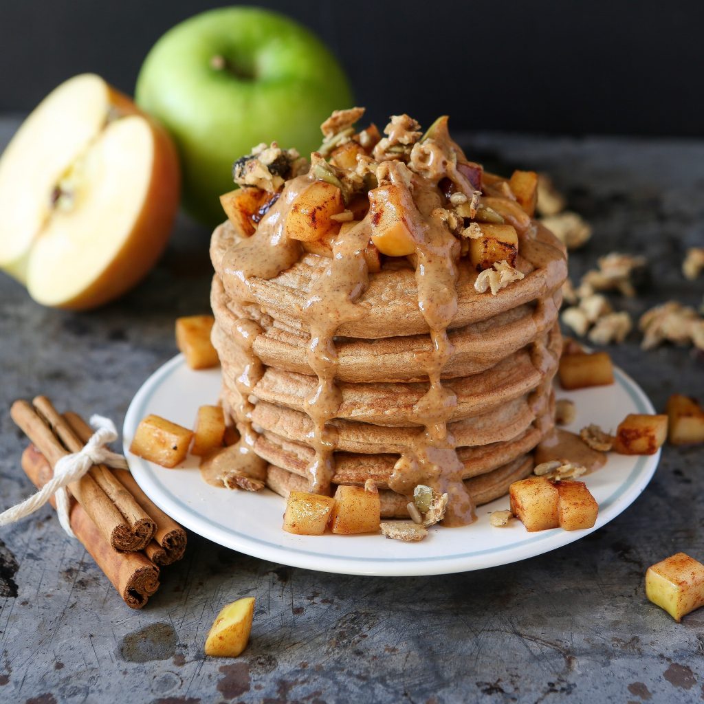 Здоровый завтрак: яблочные ПП-оладьи