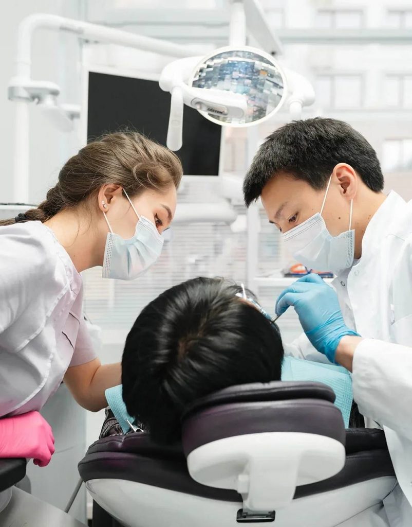 Откровения врача Dental Esthetic: Ильяс Аринов рассказывает об имплантации зубов