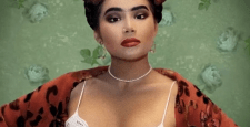 Say Mo примерила на себя образ Фриды Кало в новом клипе