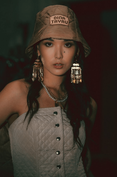 Розовые стрелки, роковой глэм и мода на natural: тренды в макияже на VISA Fashion Week Almaty