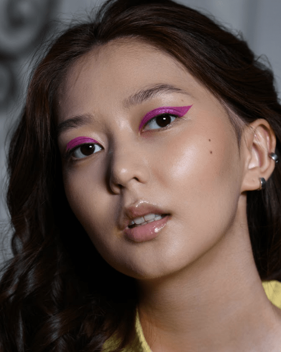 Розовые стрелки, роковой глэм и мода на natural: тренды в макияже на VISA Fashion Week Almaty