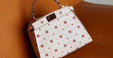Fendi запустили в продажу красно-белую коллекцию сумок в честь китайского Дня всех влюбленных