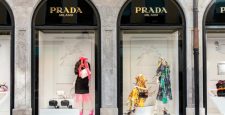Prada cделают двойной показ в Милане и Шанхае