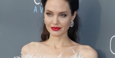 Премьера фильма «Вечные» с Анджелиной Джоли закончилась изоляцией