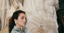 Римские каникулы: Эксклюзивная съемка c Сати Казановой для ELLE Kazakhstan