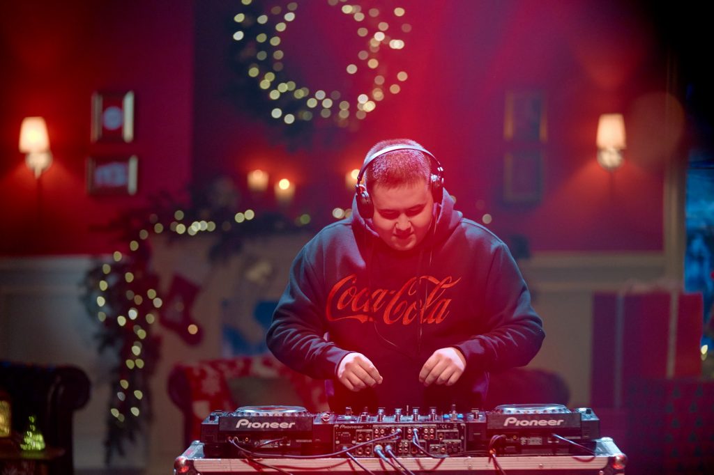 Ремикс новогодней музыки Coca-Cola от Иманбека Зейкенова