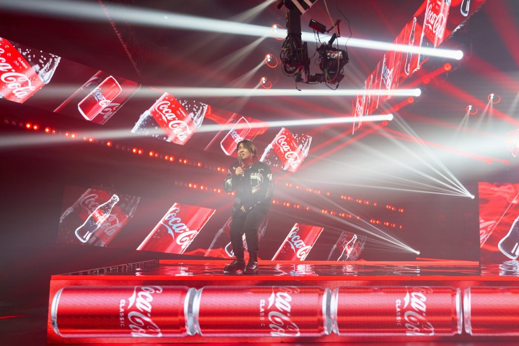 Coca-Cola и звезды: Новогодний онлайн-концерт