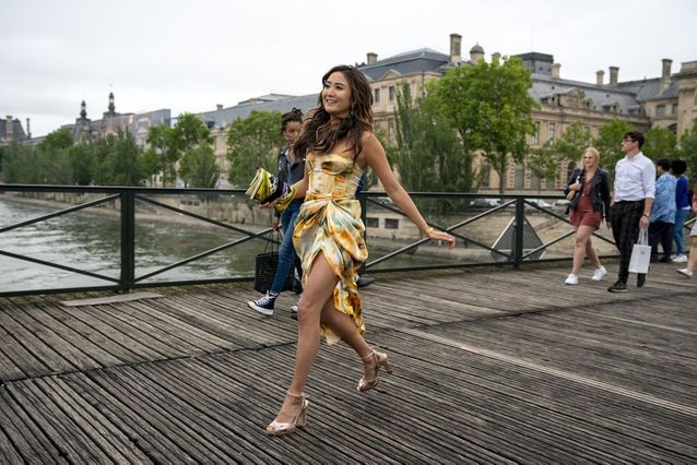 "Эмили в Париже": где купить одежду как у героинь второго сезона?