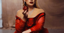 Красная королева: Адель в роскошном платье Vivienne Westwood