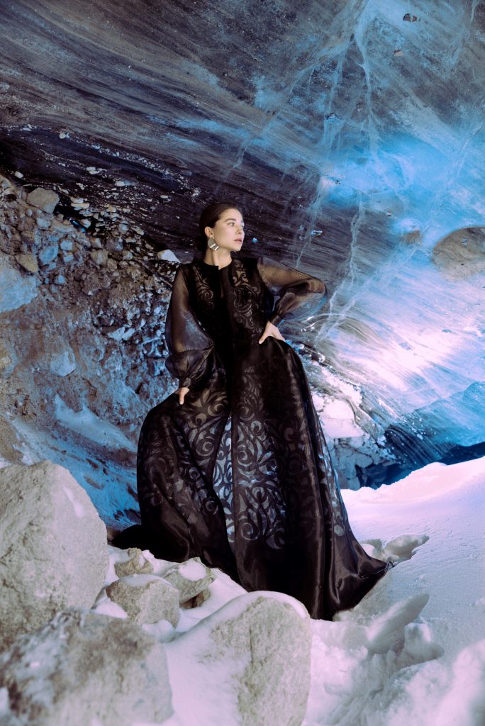 "В ледяной пещере": fashion-съемка в гроте ледника Туюк су