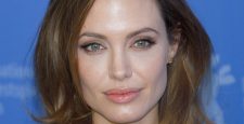 Анджелина Джоли: «Я молюсь за людей в Украине»