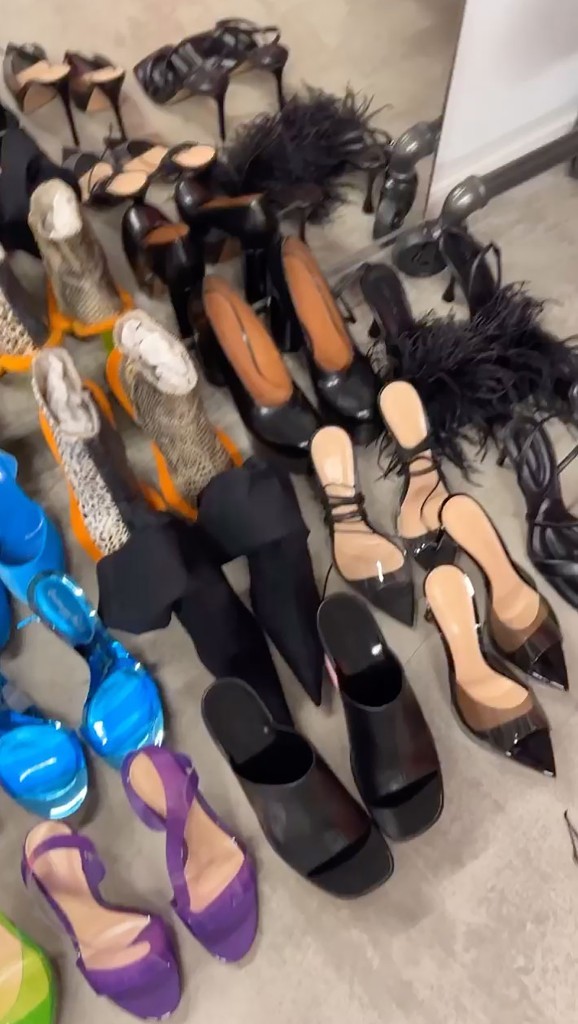 И это только часть: сколько стоит коллекция обуви Кайли Дженнер?