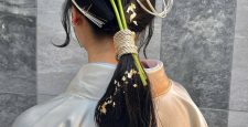 Сусальное золото, цветы, волны, косы — в ход идет все. Знакомим с самобытным японским парикмахером Mitsuki Jurk.