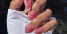 Jelly nails — летний маникюрный тренд из 90х