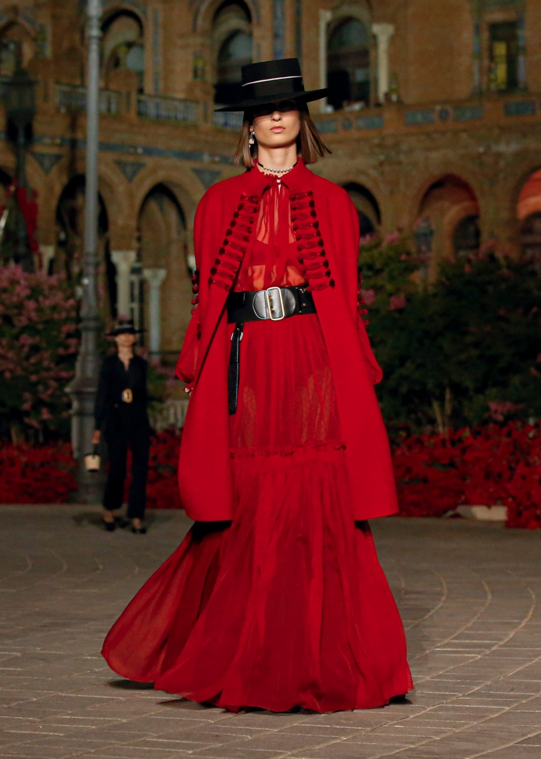 Андалузский шик, верховая езда и фламенко. Смотрим круизную коллекцию Dior