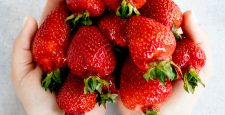 Главная ягода лета: 5 веских причин есть клубнику еще чаще