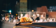 Водитель такси обманул туристку в Алматы