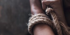 «Ноги замотаны скотчем, в наручниках»: дочь известного бизнесмена похитили в Таразе