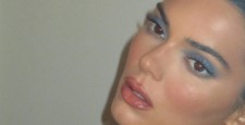 Галя, отмена: Кендалл Дженнер возобновила тренд на голубой макияж век