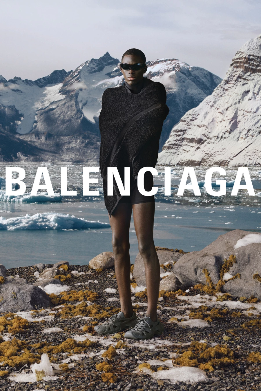 Ким Кардашьян позирует на фоне березок в новом кампейне Balenciaga