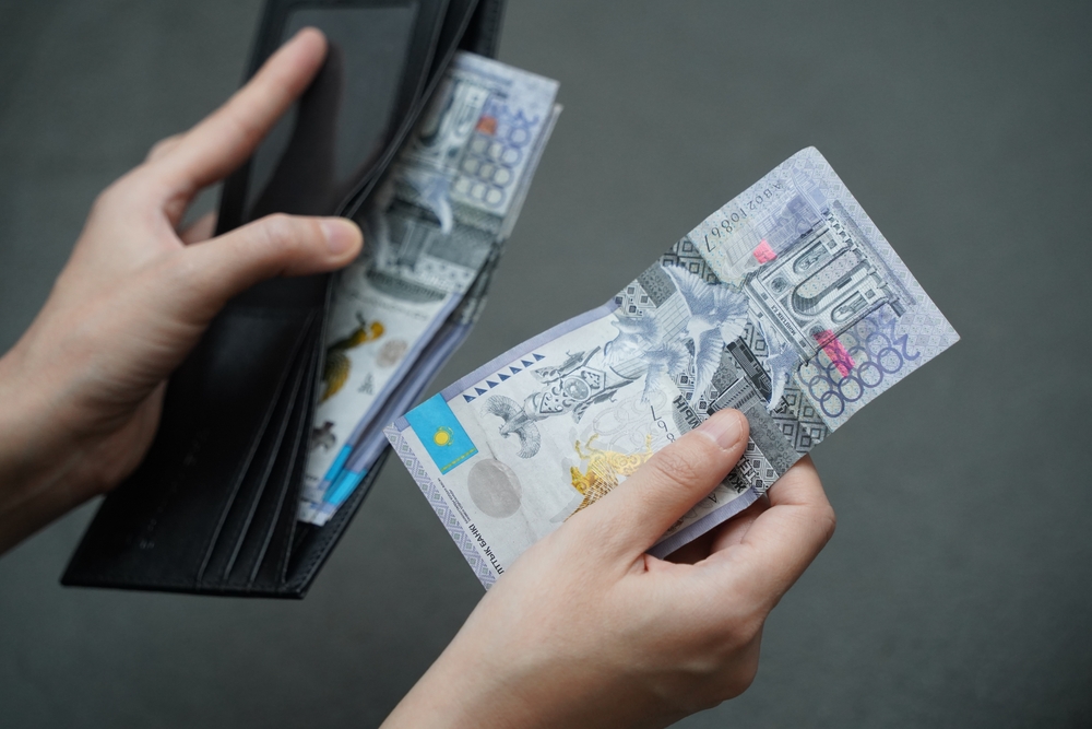 Портрет Назарбаева на купюре: что станет с юбилейной банкнотой?