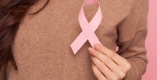 Октябрь – месяц борьбы против рака груди: 6 знаменитостей, которые победили онкологию