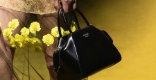 Воплощая историю и современность. Новая сумка от Prada покорит ваше сердце