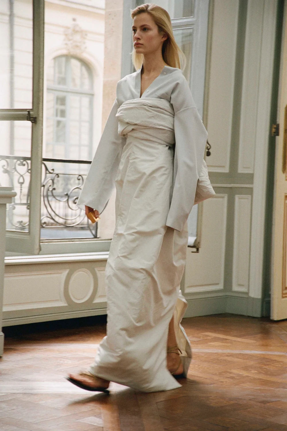Варфоломеевская ночь, японские мотивы и Шер на Неделе моды в Париже