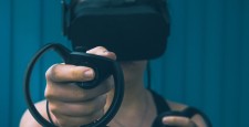 Появился необычный VR-шлем, который мы советуем не приобретать. Все из-за одной функции