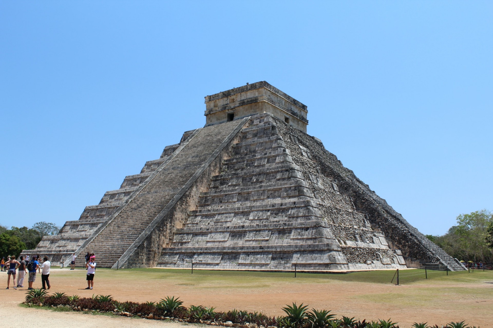 туристка осквернила пирамиду 