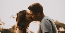 Новый дейтинг-тренд: поцелуи на одну ночь