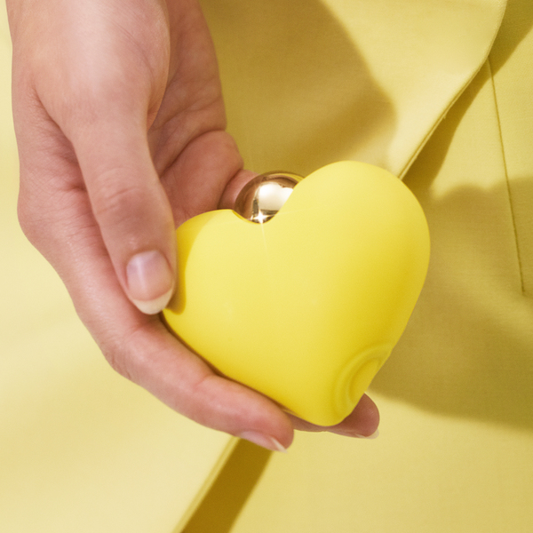 Вибратор в форме сердца и витамины для повышения либидо: Гвинет Пэлтроу выпустила гид по подаркам на День всех влюбленных