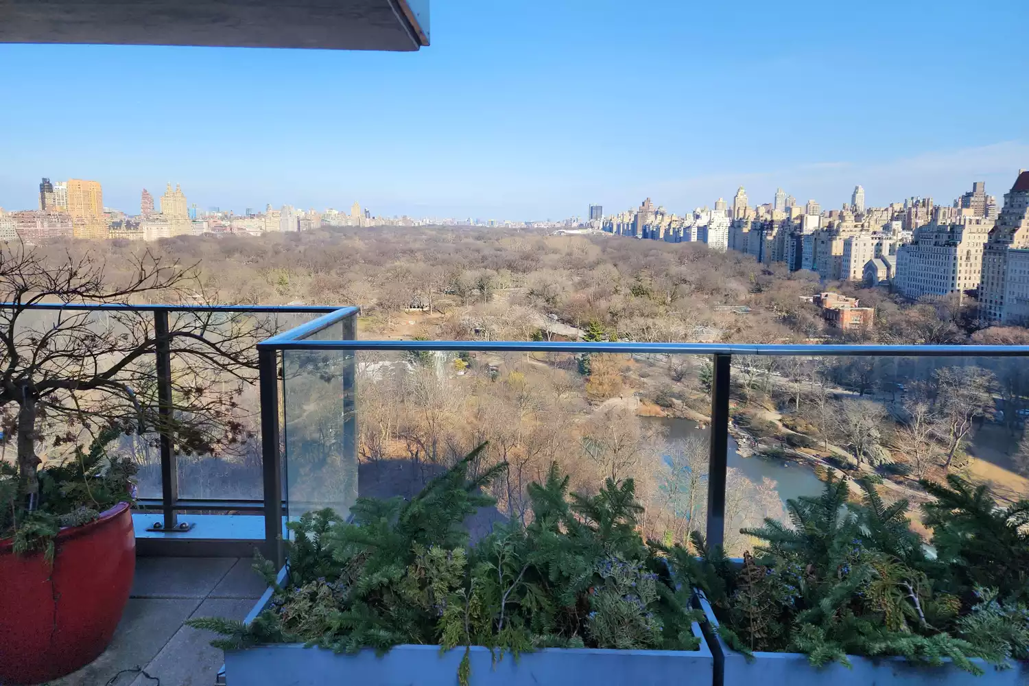 В Нью-Йорке можно арендовать пентхаус Леди Гаги за 35 тысяч долларов в месяц. Что внутри двухэтажной квартиры?