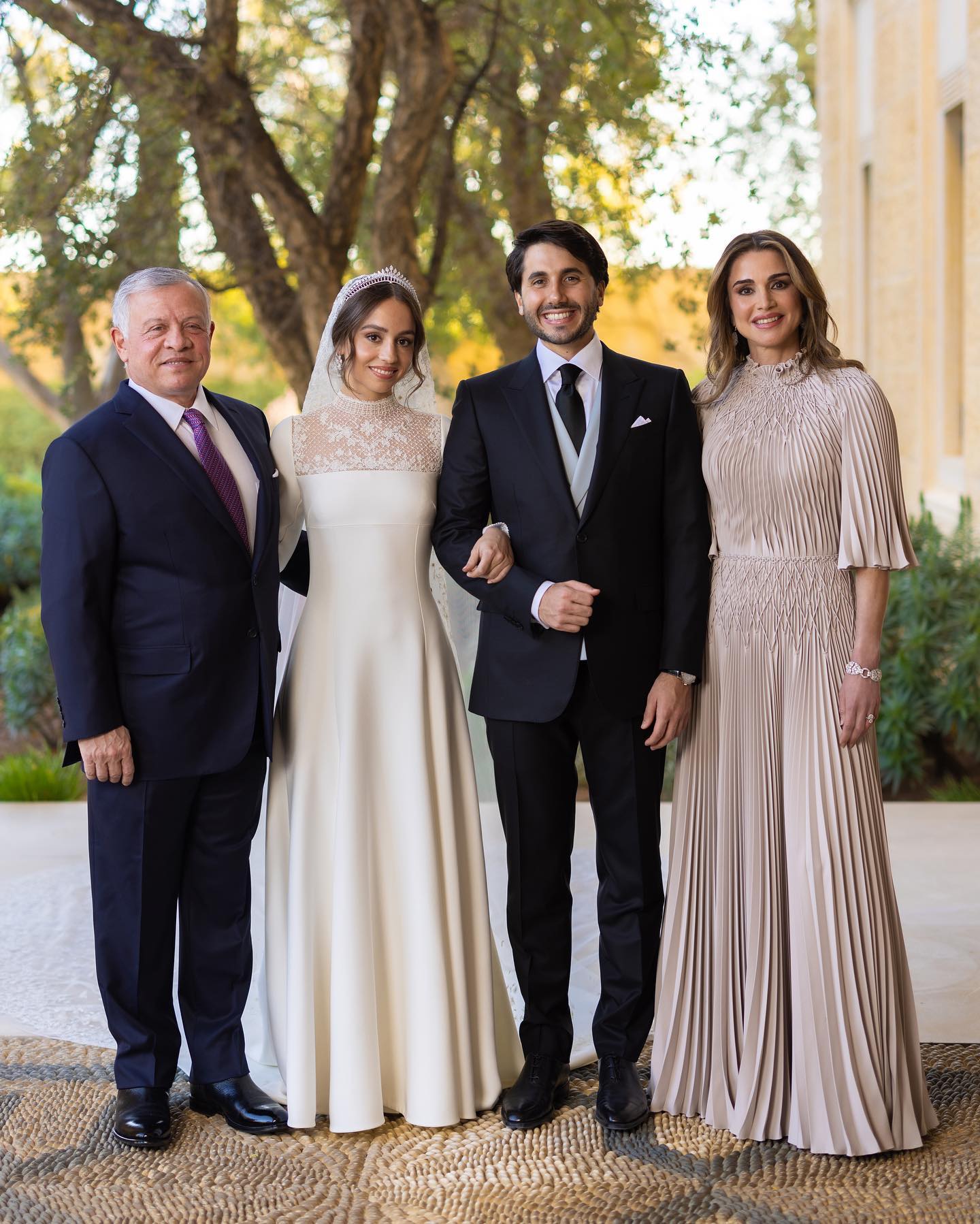 Торжество года: смотрим первые фотографии со свадьбы дочери королевы Иордании