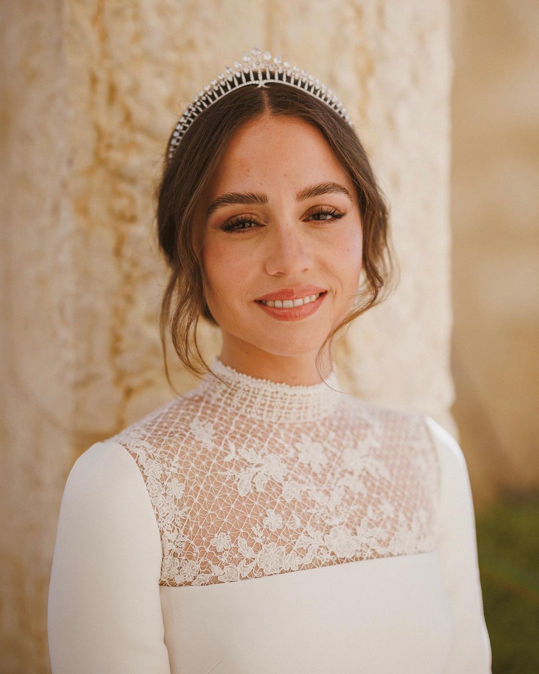 В Dior раскрыли детали создания свадебного платья для принцессы Иордании
