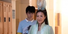 Мишель Йео и Ке Хюи Кван воссоединились в сериале «Американец китайского происхождения». Смотрим трейлер!
