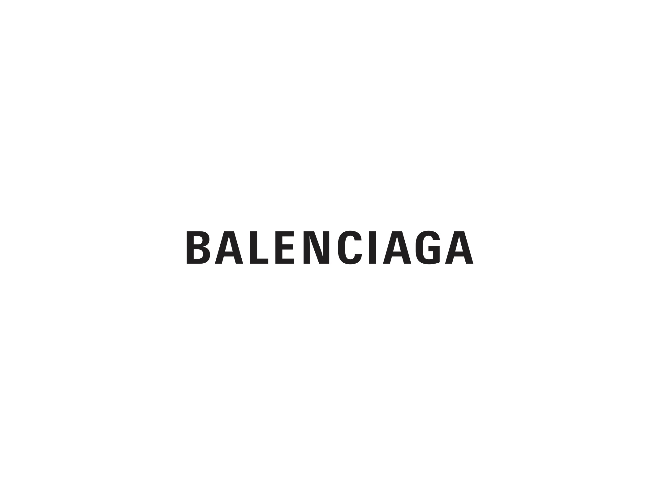 Balenciaga выпустили атласные балетки для мужчин. Как они выглядят?